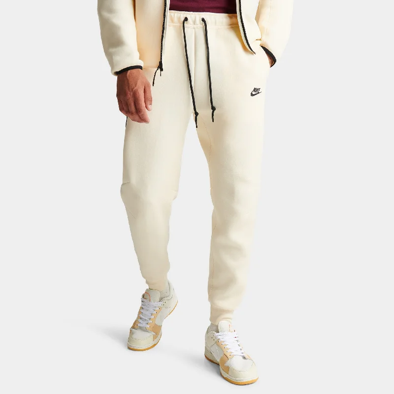 Nike Sportswear Tech Fleece Joggers Coconut Milk / Black