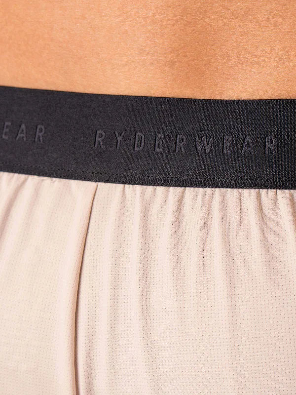 Terrain Mesh Gym Shorts - Chalk